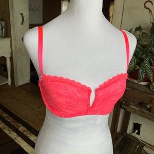 Victoria’s Secret Wire Lace Bralette Bra Size 32DD, In Great Condition